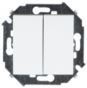 1591398-030, Двухклавишный выключатель 16AX 250В~ белого цвета S15